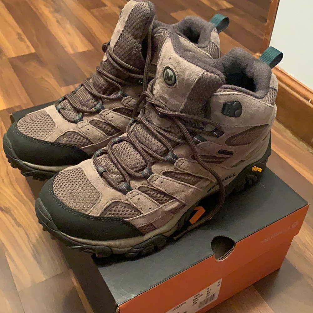NIB Merrell Moab 2 Hiking Boots - Men’s